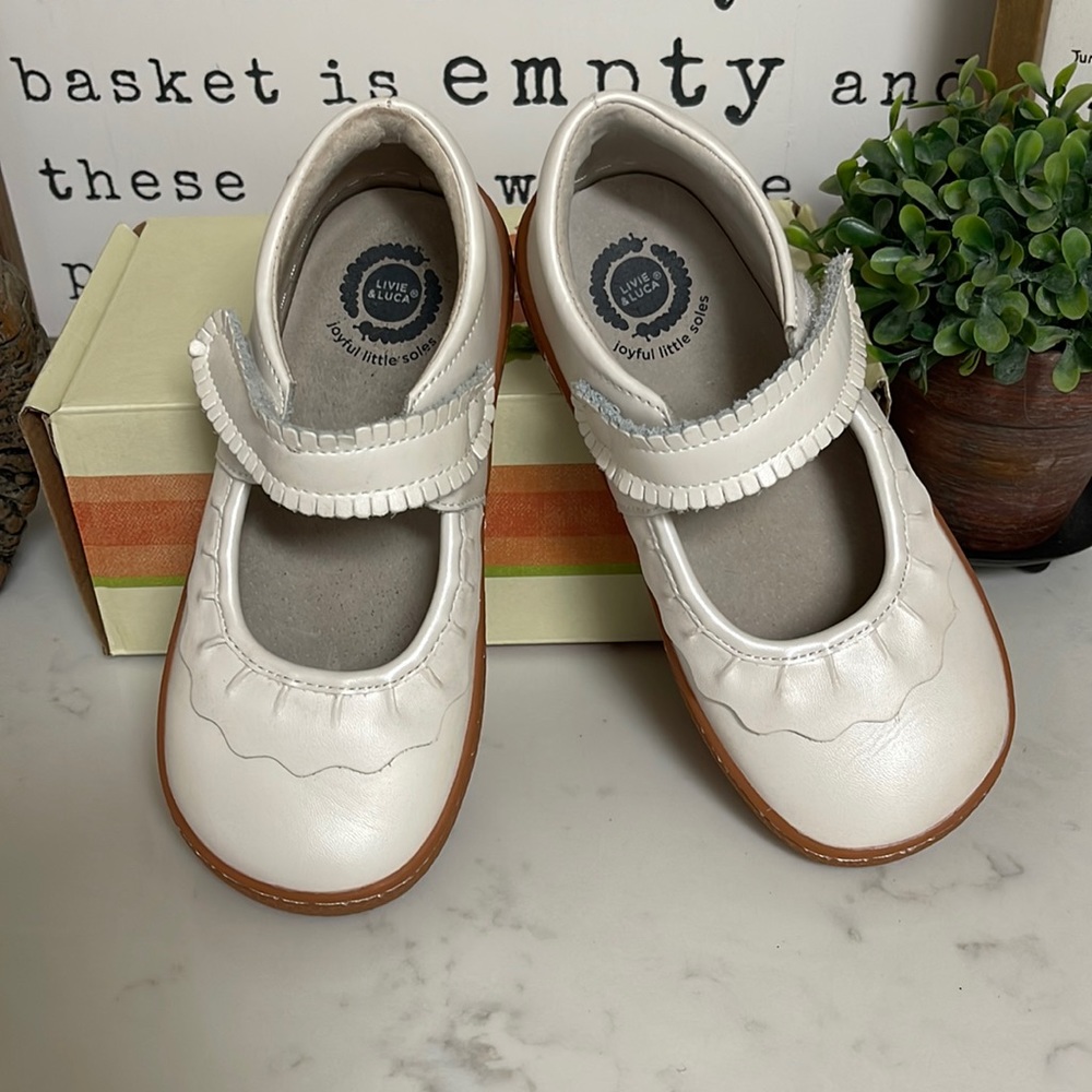 Livie & Luca Girls Size 13 Ruche Classic MaryJane Color: White Pearl worn once!!